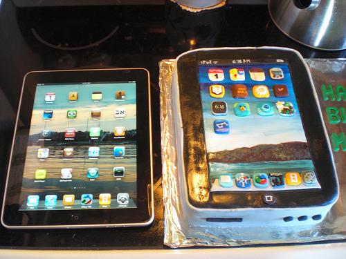 [تصویر:  iPad-Birthday-Cake.jpg]