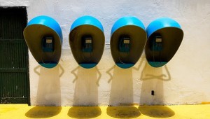 Bizarre_and_Creative_Phone_Booths_2