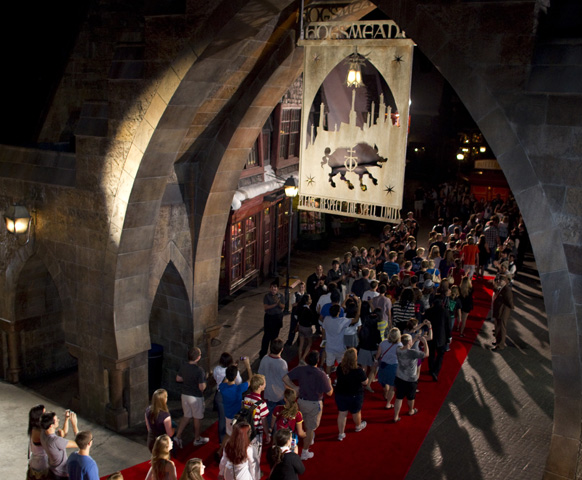 Universal Orlando Resort Surprises Guests at Midnight Screening of the  Final Harry Potter Film with Once-in-a-Lifetime Opportunity: Exclusive Access to The Wizarding World of Harry Potter