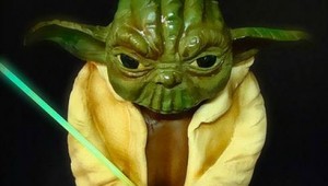 star-wars-cakes-yoda-lightsaber-cake