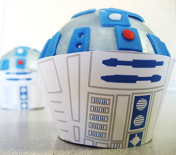 R2-D2 cupcake topper