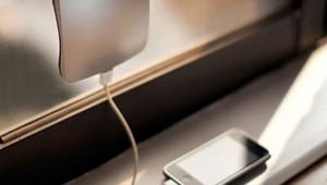 XD-Design-Solar-Window-Charger-493x740