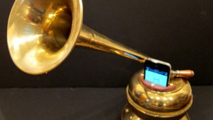 iPhone Victrola