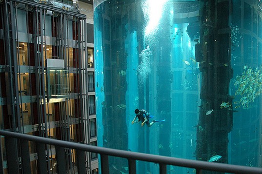 Hotel-aquarium