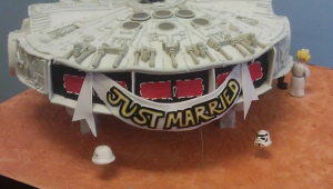 Millennium-Falcon-Wedding-Cake