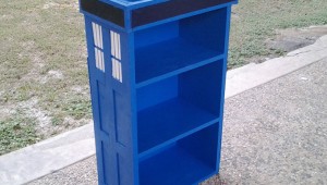 dr who TARDIS Bookcase