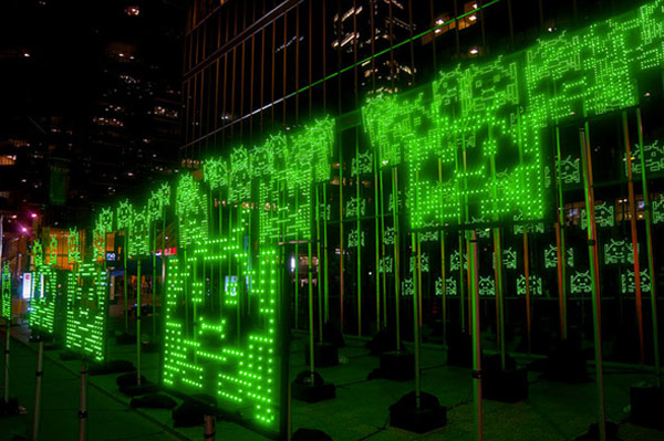 mineral Jolly utilstrækkelig Green Glowing Space Invaders Light Installation Spotted
