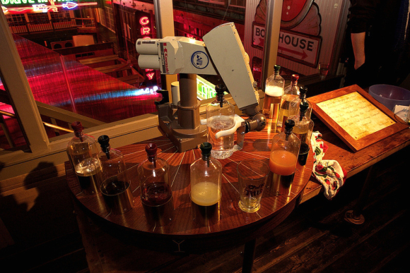 robot-bartender-mixes-mean-drink3