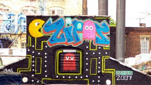 Pac-man is beloved by geeks, gamers and casual players everywhere. It's not surprising to see him appearing in some walls, as in this case, in the walls of Brooklyn, New York.