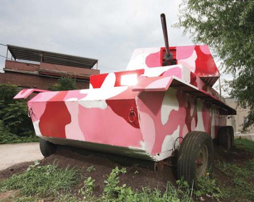 funny-pink-tank.jpg