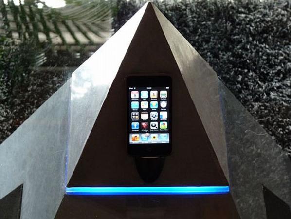 Pyramid Shaped Coffee Table-cum-iPod Dock (2)
