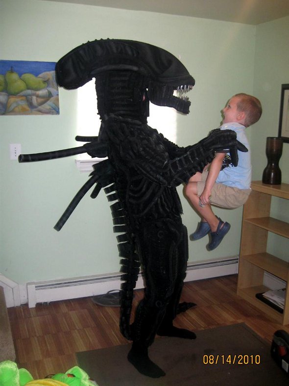 alien costume babysitter