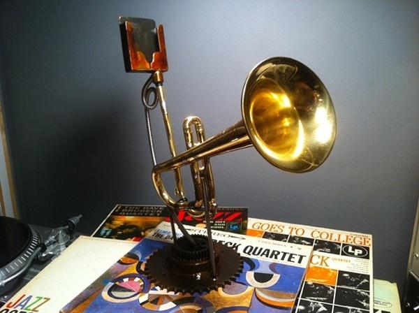 fathers day gift ideas trumpet iphone speakers 2011