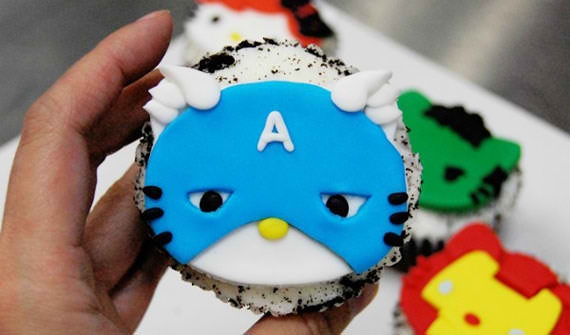 Hello Kitty Avengers Cupcakes (4)