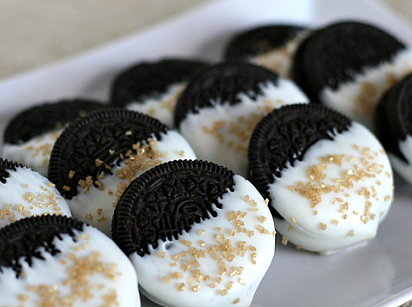 Gold Glitter Dipped Oreos