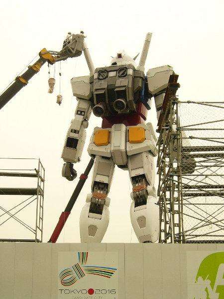 gundam statue