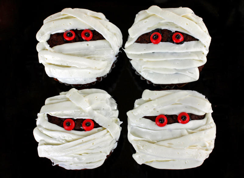 10 Geeky Halloween Cupcakes & Cakes