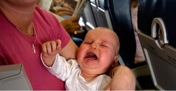 baby-crying-on-plane-walyou