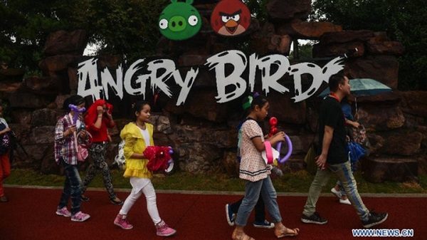 angry birds with friends amusement pork 4